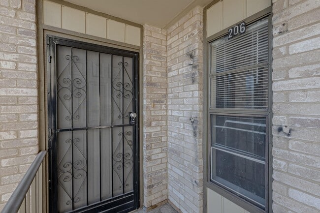 Building Photo - 100 Hillside Rd