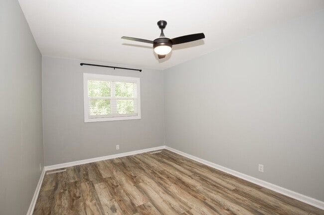 Building Photo - Gorgeous Fully Renovated 3 bedroom home in the Heart of Whispering Pines