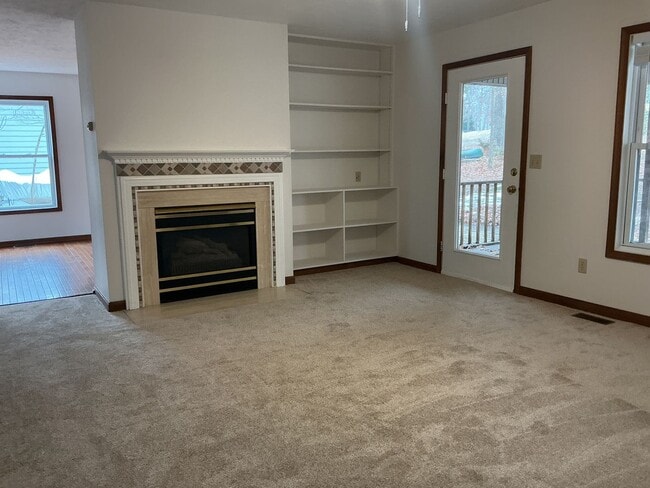 Building Photo - Welcome home!  Sought after Lake of the Woods!