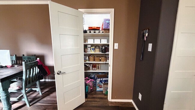 Building Photo - 1909 Kemah Village Dr