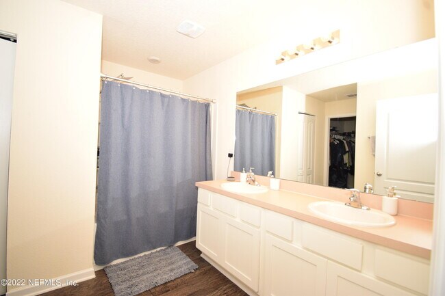 Building Photo - 3733 Shiner Dr
