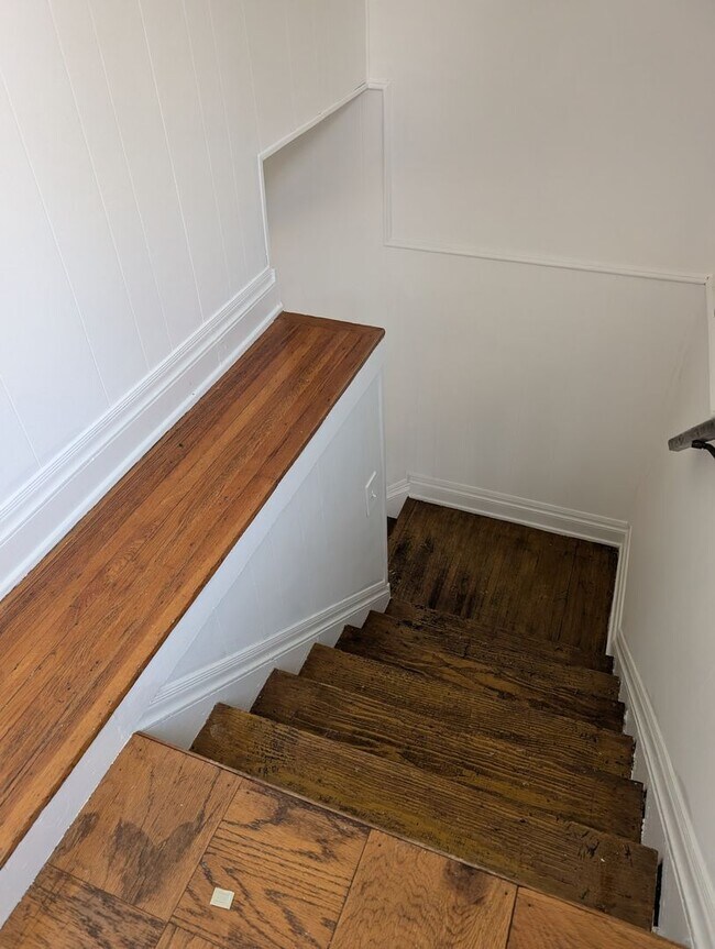 Building Photo - A charming 3-bedroom, 1-bathroom in Maple Heights