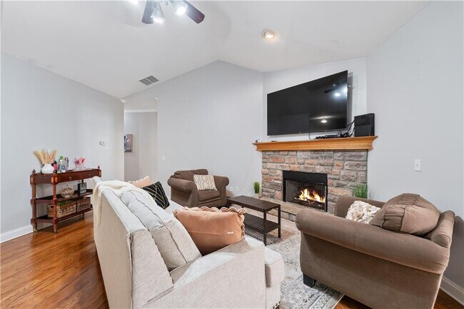 Building Photo - 52 Thomas Pl Dr