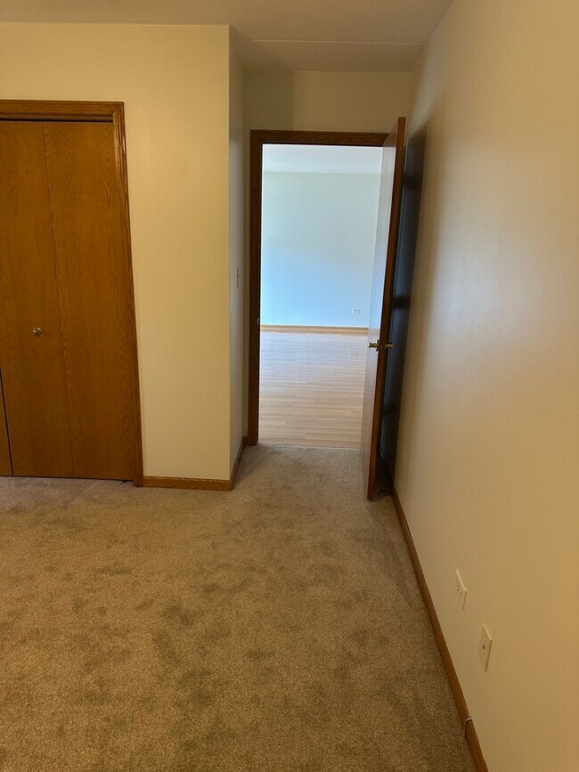 Building Photo - 9529 Minnick Ave