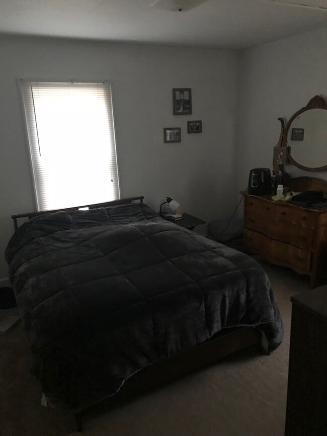 Building Photo - 307 S Maple Ave