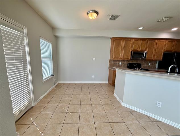 Building Photo - 8738 Bigelow Dr