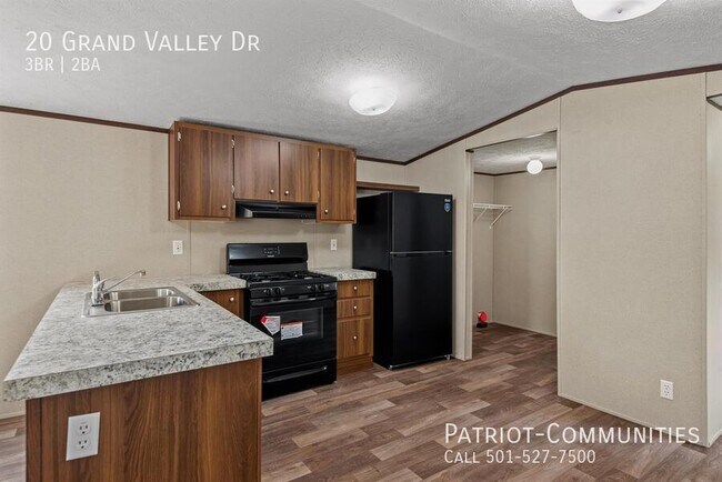 Building Photo - 20 Grand Valley Dr