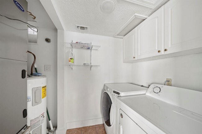 Building Photo - 9404 Denbury Way