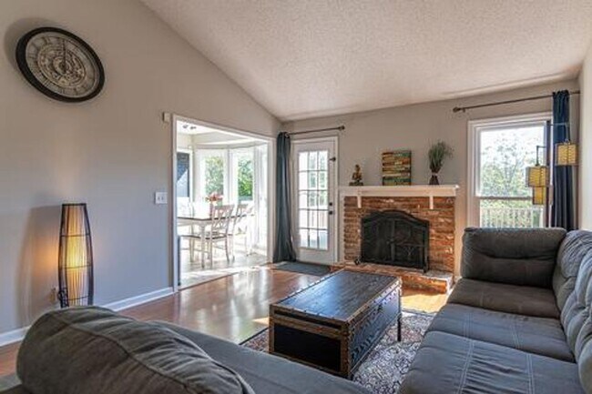 Building Photo - Harpeth Woods Home with Large Fenced in Yard for Rent.