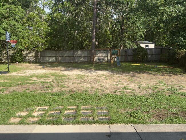 Building Photo - 2060 Lavender Ln