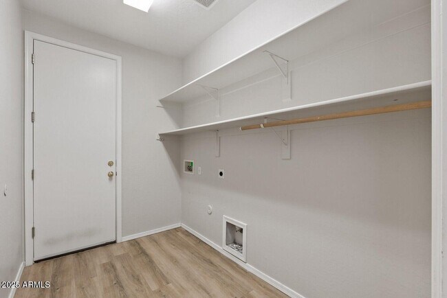 Building Photo - 18391 W Stinson Dr