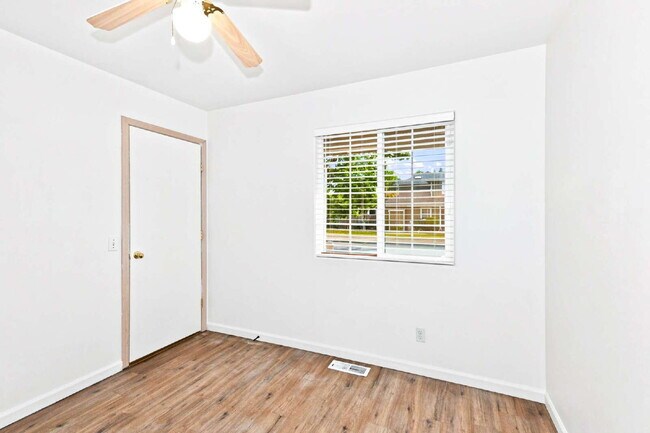 Building Photo - Freshly Updated 4BR Home with Fully Fenced Yard in Monroe- Available NOW for RENT!