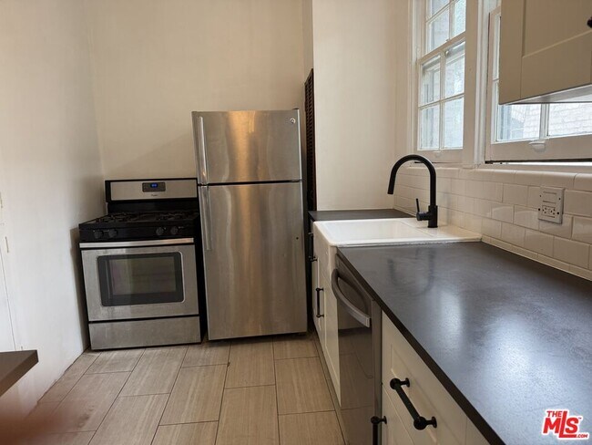 Building Photo - 1132 N Vista St