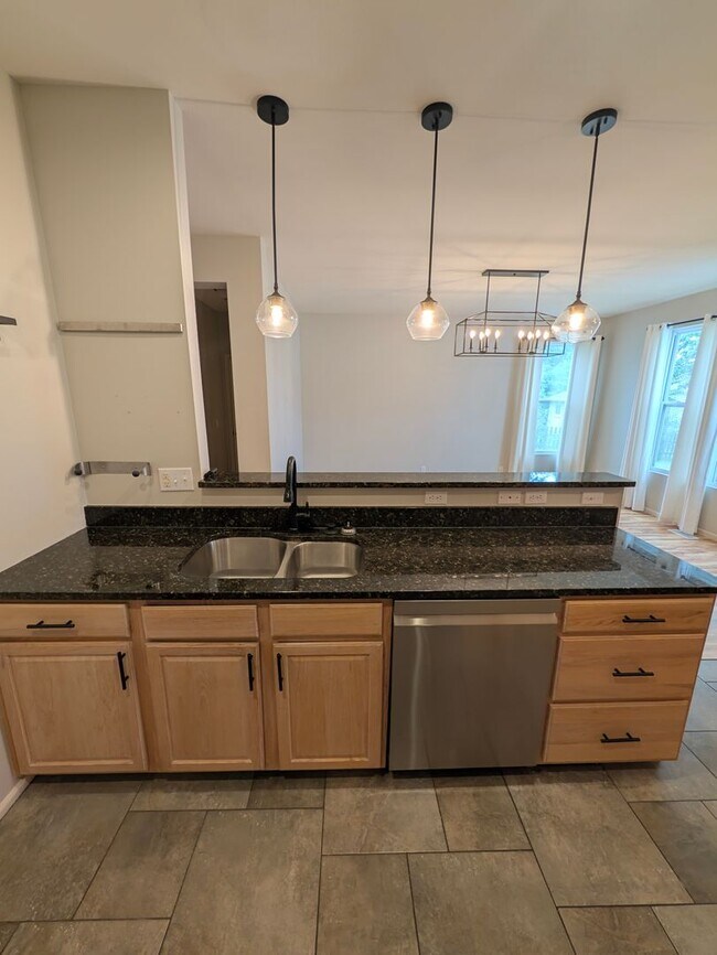 Building Photo - 908 S Mineral Dr