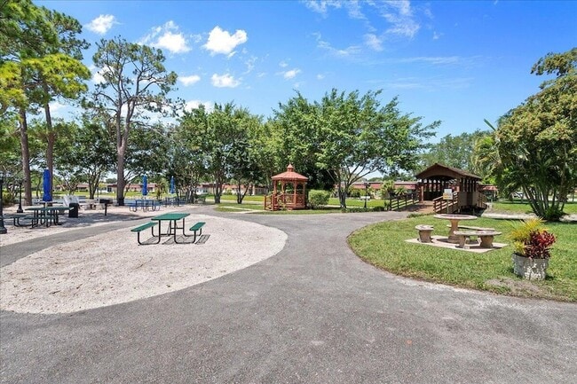 Building Photo - 102 Amherst Ln