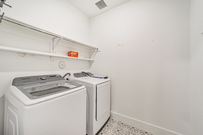 Building Photo - 16911 Lupine Mdw Ln