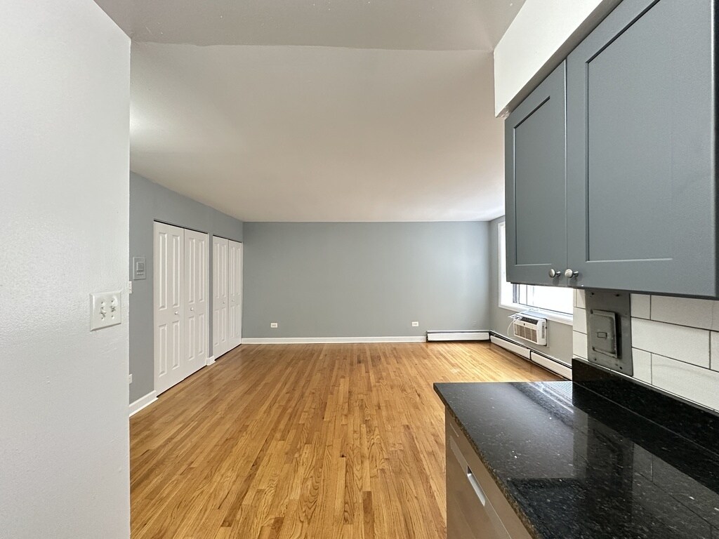 Building Photo - 1515 W Morse Ave