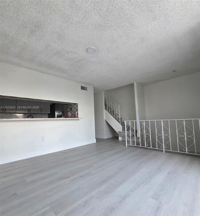 Building Photo - 1104 W 44th St