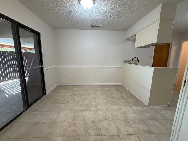 Building Photo - 2525 Edgemont Dr
