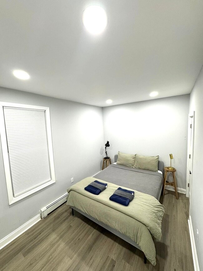 Building Photo - 17 Troy St