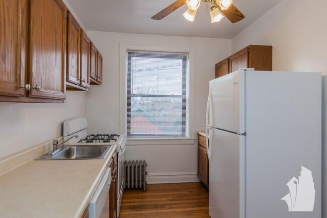Building Photo - 1 bedroom in Chicago IL 60613