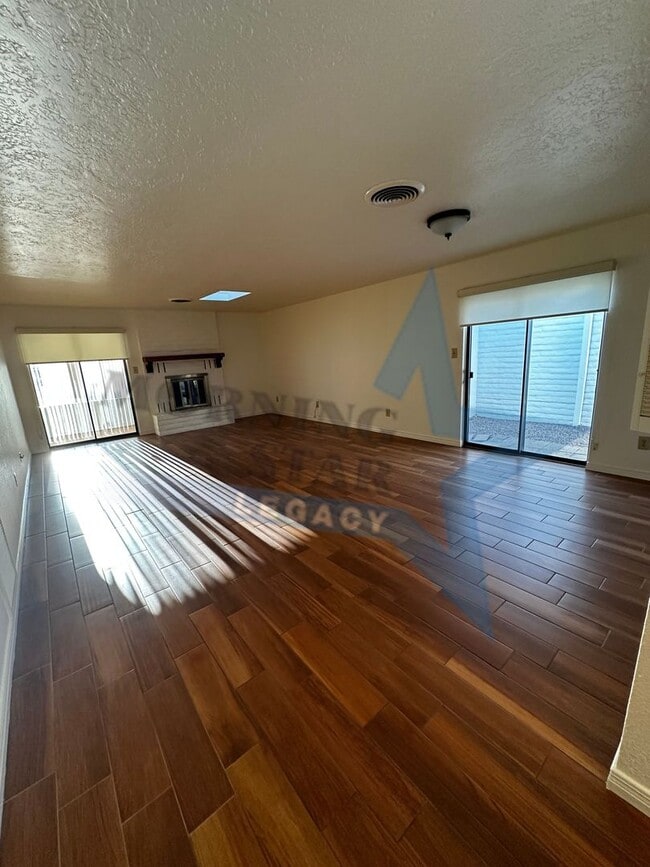 Building Photo - Large 2 bedroom with sunroom in immaculate condition.  Telshor neighborhood with garage!