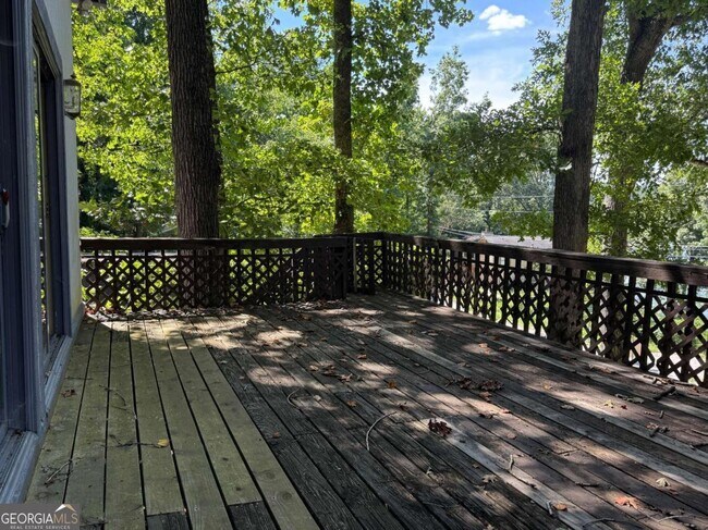 Building Photo - 8439 Lake Dr