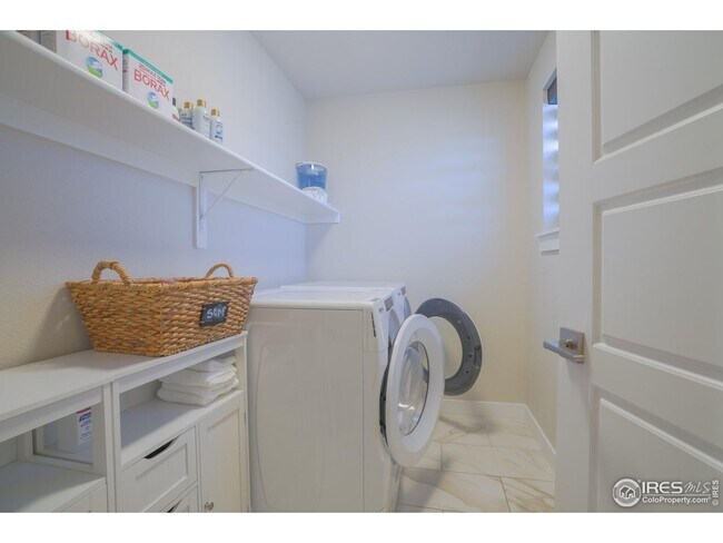 Building Photo - 294 E Chestnut St