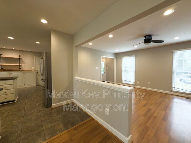 Building Photo - 5236 Knightsbridge Way
