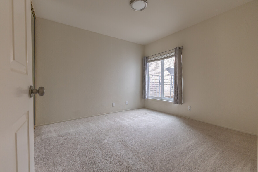 Building Photo - 533 8th Ave