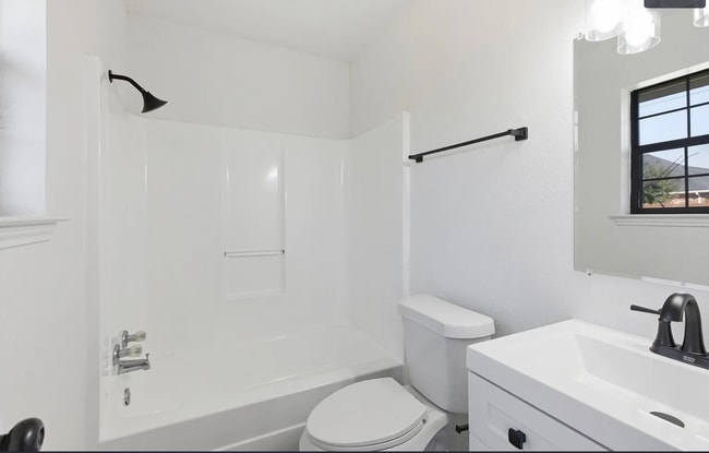 Building Photo - 220 Brook Cir