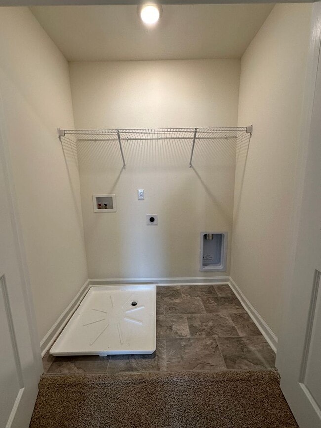 Building Photo - 3 Bedroom / 2.5 Bath Townhome Kingsport, TN