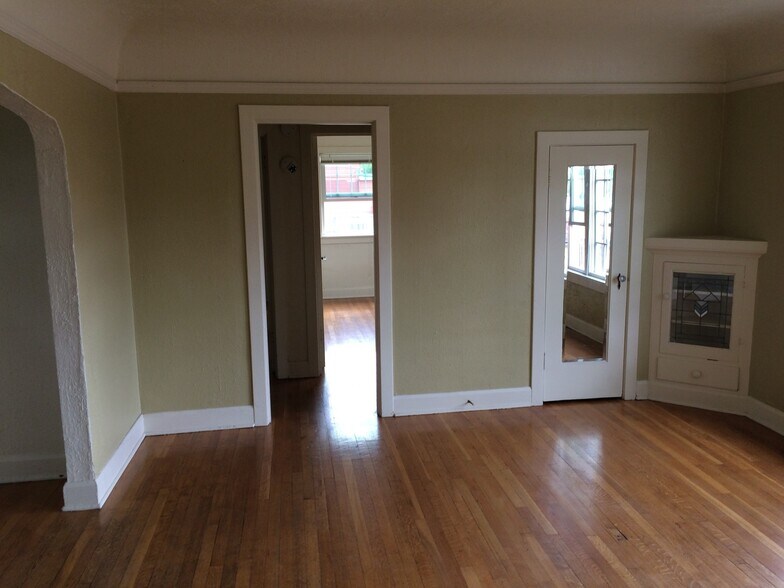 Building Photo - 3087 SE Ankeny St