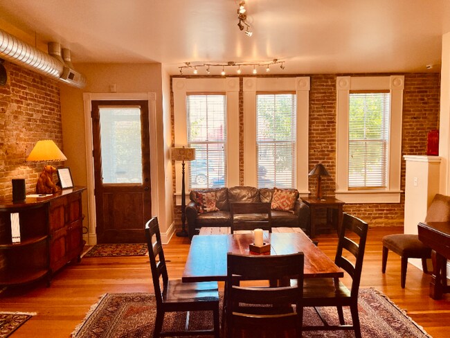 Building Photo - 214 S 2nd St