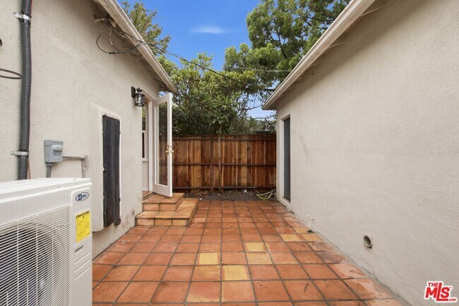 Building Photo - 4236 Elenda St