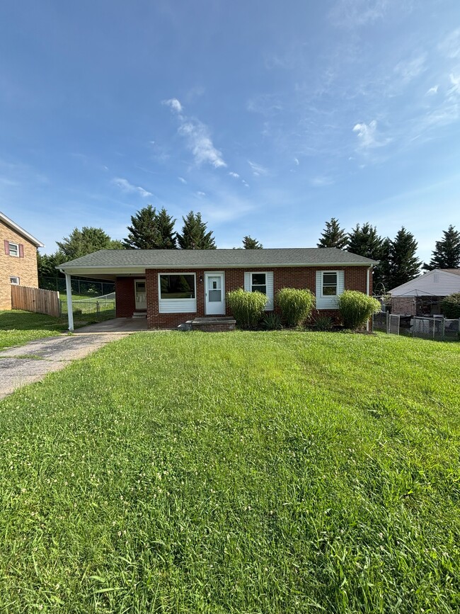 Primary Photo - 130 Cedar Valley Blvd