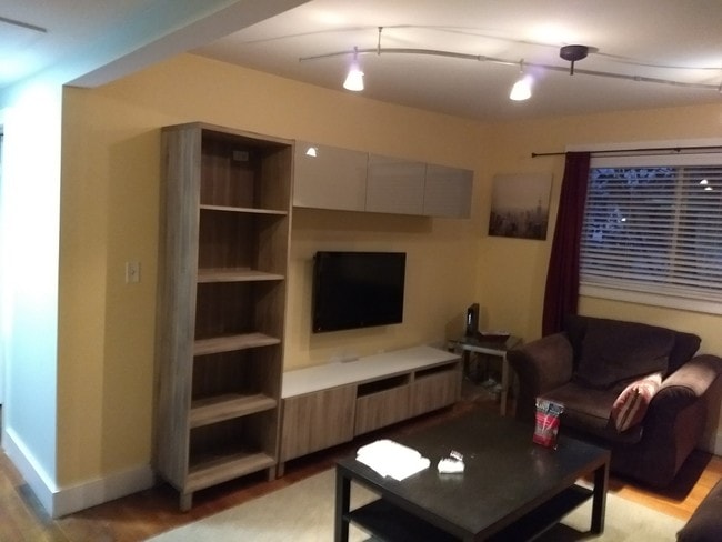 Building Photo - 96 Floral Ave