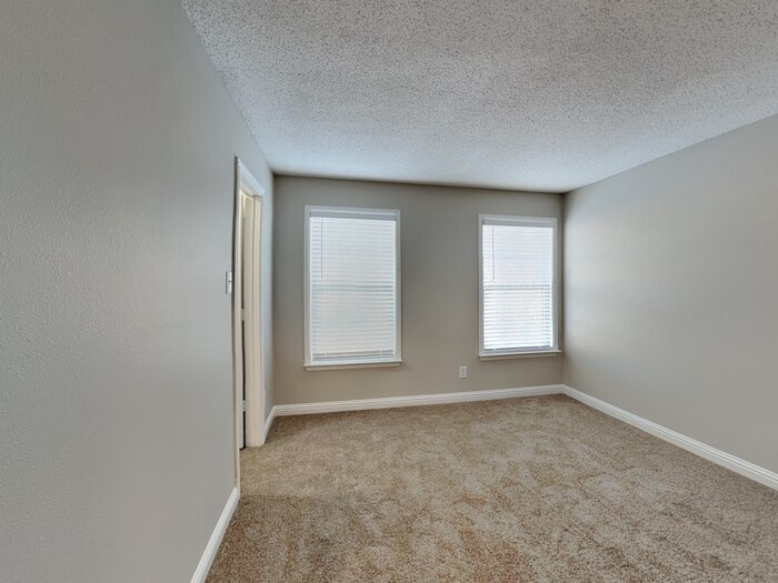 Building Photo - 1570 Broyles Ln