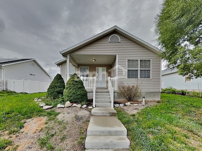 Building Photo - 1877 E Cedar Dr