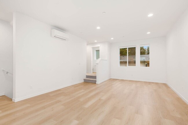 Building Photo - 18514 Meridian Ave N