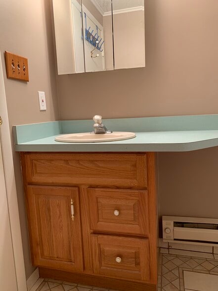 Bathroom - 210 Gibbons Ct