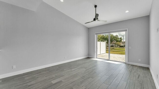 Building Photo - 1155 Windjammer Dr