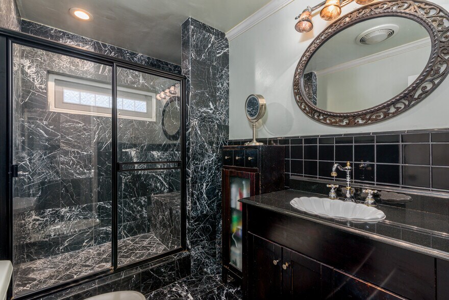 Building Photo - 16641 Gilmore St