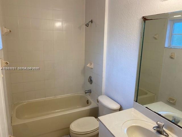 Building Photo - 661 SW 10th St