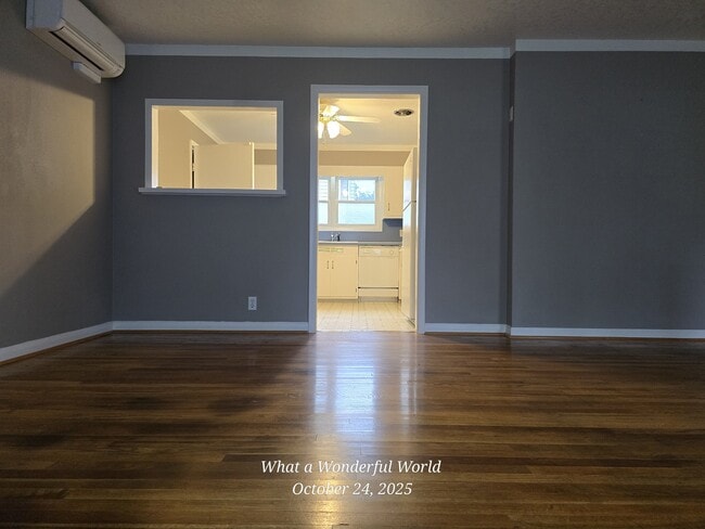 Building Photo - 583 Delmar Dr N