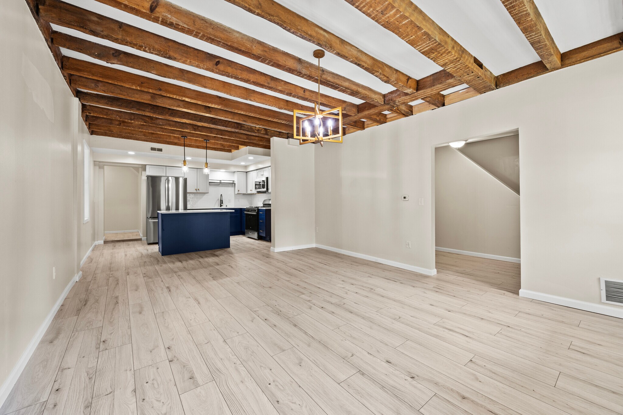 Building Photo - 16 School St