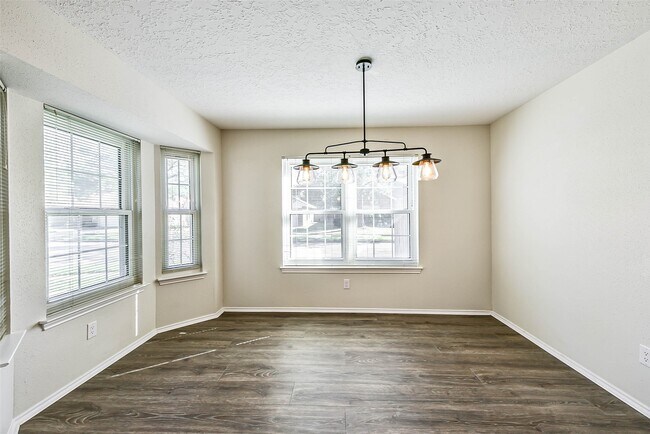 Building Photo - 22630 Round Valley Dr