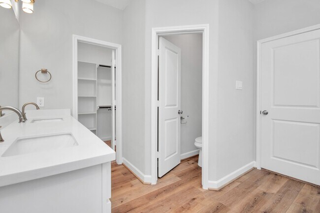 Building Photo - 2349 Hoskins Dr