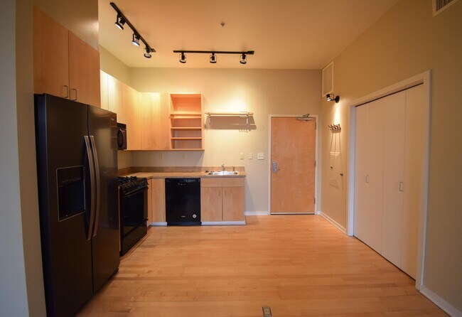 Building Photo - 1425 NE 61st Ave