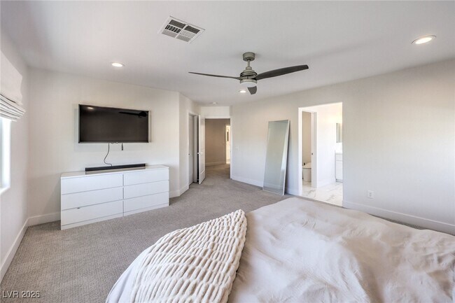 Building Photo - 5404 Avent Ferry St